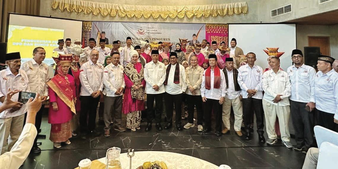 PENGUKUHAN - Suasana pengukuhan para pengurus IKM Kota Tangsel. Dalam pelantikan itu IKM Tangsel siapkan program unggulan.