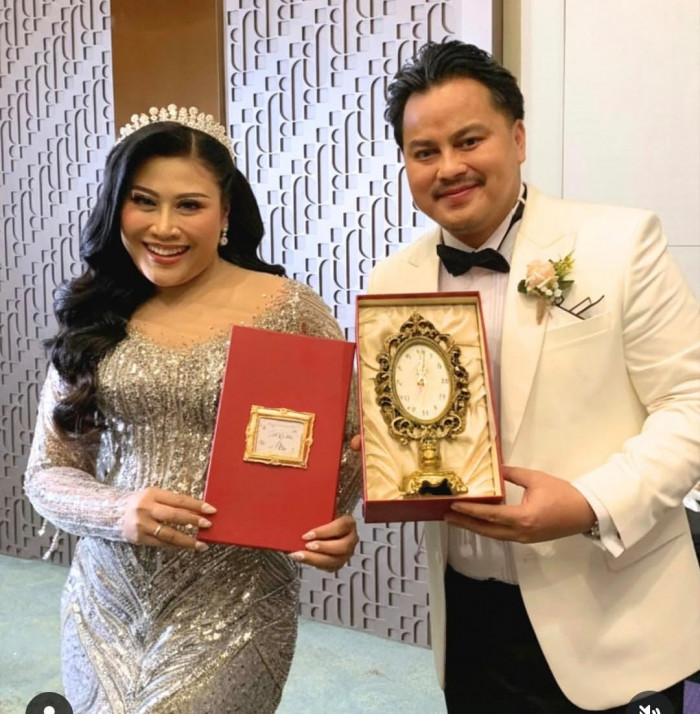 Buyen dan suaminya Rully Anggi Akbar. Foto : Ist