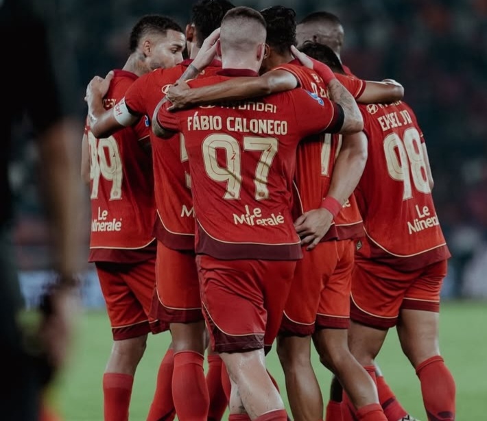 Selebrasi skuad Persija usai nebang 3-0 dari tamunya Bhayangkara FC. Foto : Ist