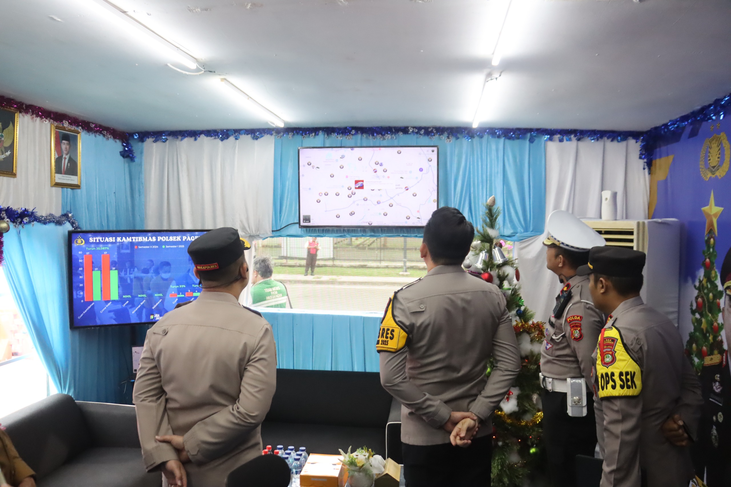 Kapolres Tangsel AKBP Victor Inkriwang sedang pantau proses penularan Pospam Nataru.