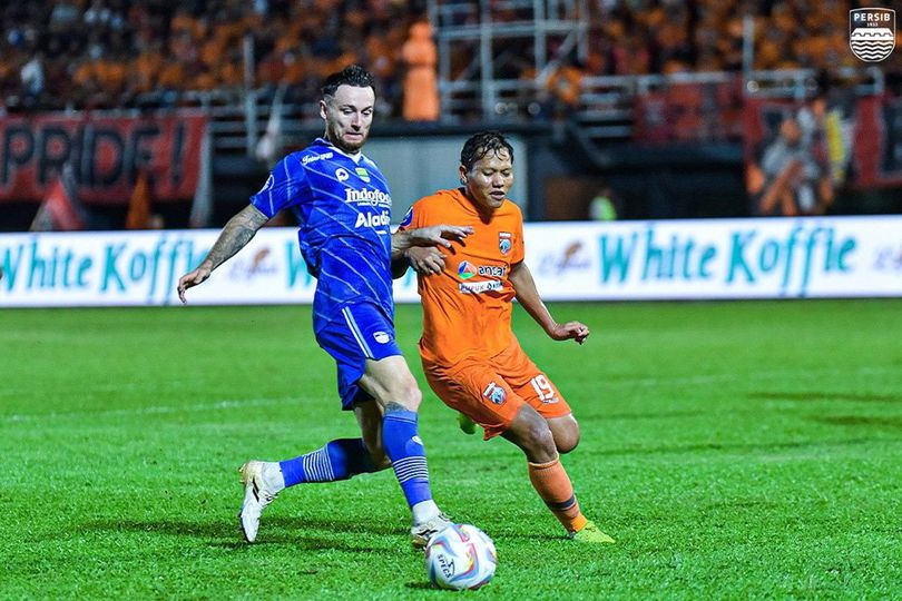 Laga Persib (biru) vs Borneo FC yang dimenangkan Persib 3-1. Foto : Ist