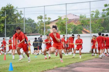 Latihan fisik skuad PSM Makassar. Foto : Ist