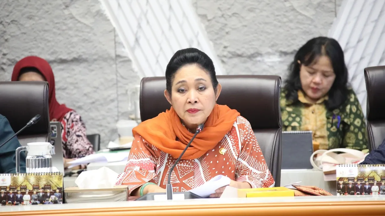 Ketua Komisi IV DPR RI, Titiek Soeharto saat rapat bersama Menteri Kehutanan Raja Juli Antoni di Kompleks Parlemen Senayan. Foto : Ist