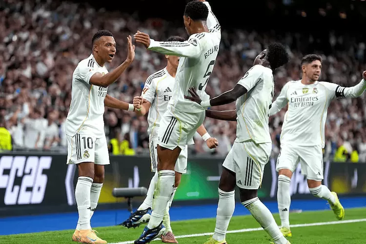 Selebrasi skuad Madrid ussi menang 2-1 dari Deportivo Alaves. Foto : Ist