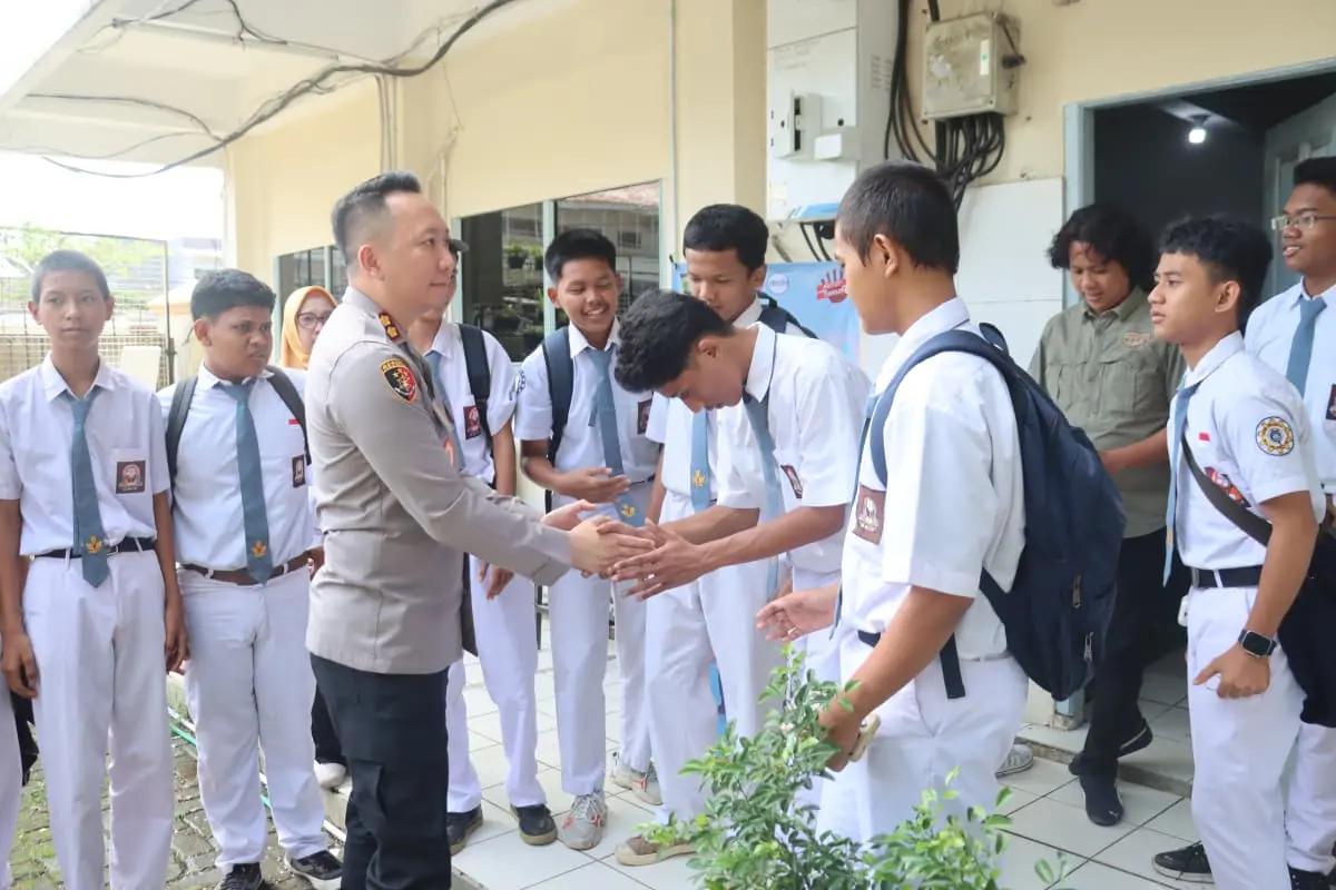 Kapolres Tangsel AKBP Victor Inkiriwang menyambangi SMK Sasmita untuk kembali sosialisasikan program Cetar.