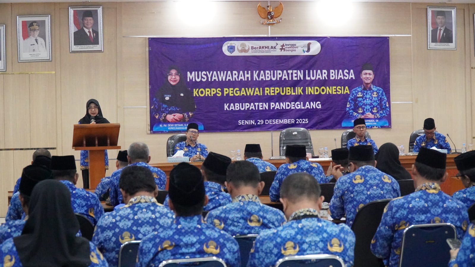 Bupati Dewi  Setiani menyampaikan sambutan dalam acara Musyawarah Kabupaten Luar Biasa (Muskablu) Korpri Kabupaten Pandeglang, Senin (29/12/2025).(Istimewa)