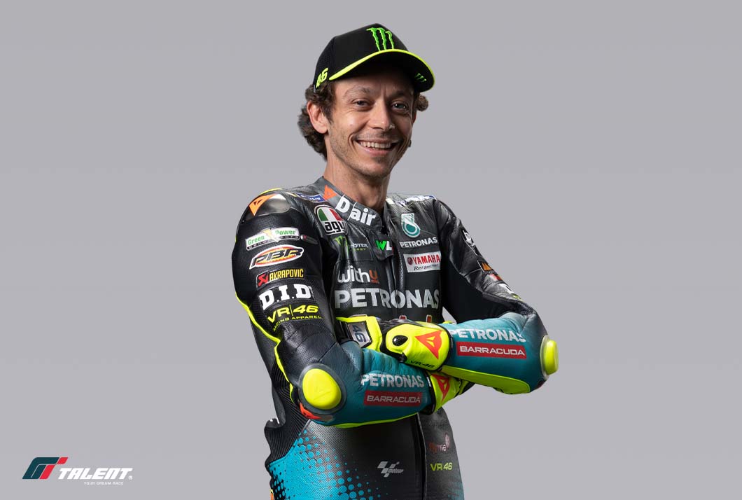 Valentino Rossi dari balap motor kini beralih ke balap mobil. Foto : Ist