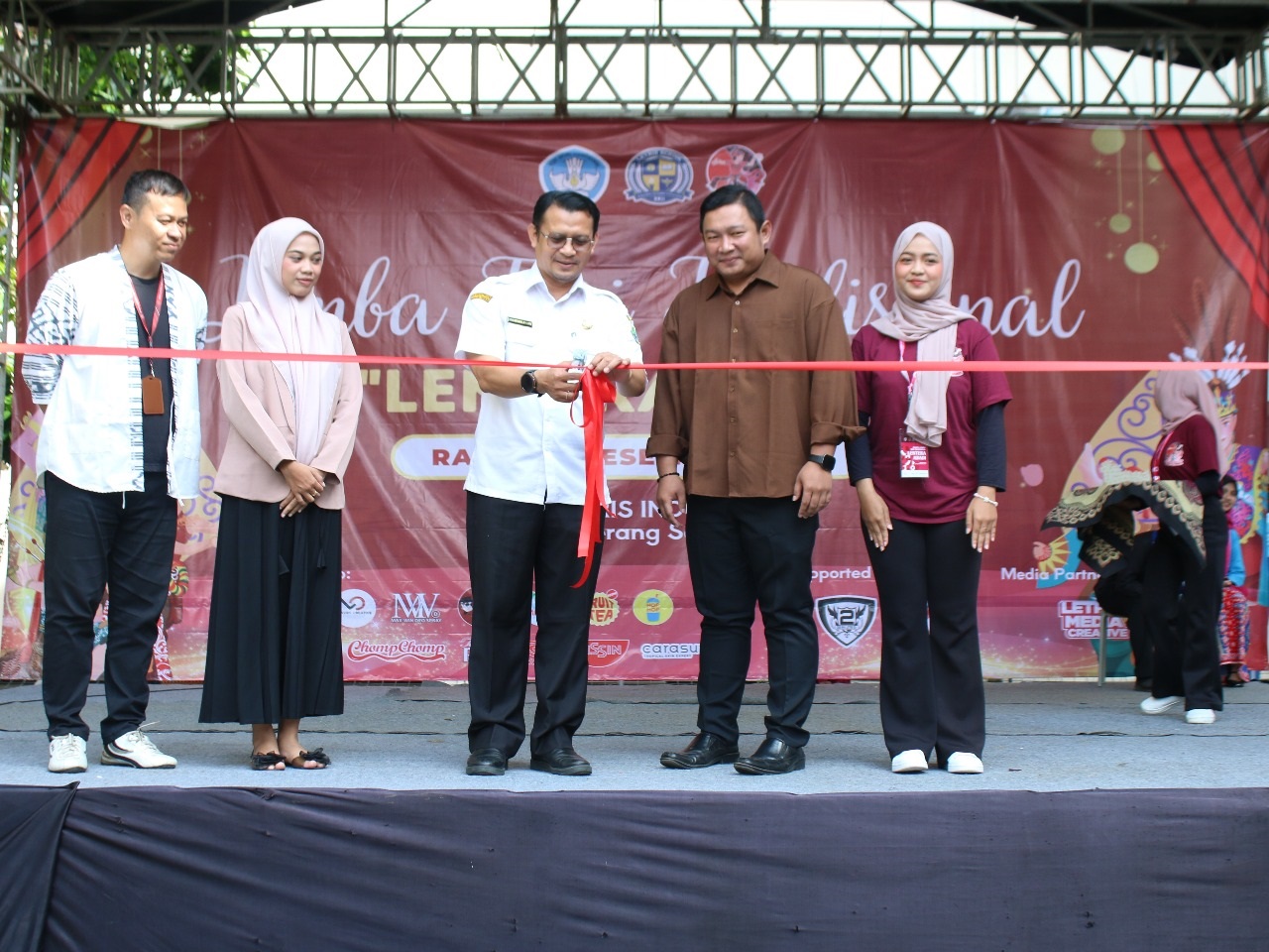 KREATIFITAS. Pembukaan Pekan Ekspresi Siswa yang dilangsungkan SMK Letris.