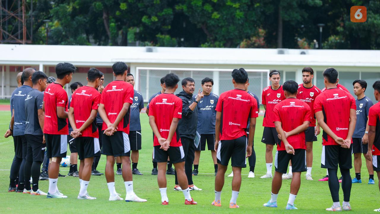 Pelatih Indra Sjafri dan skuad Timnas SEA Games 2025. Foto : Ist