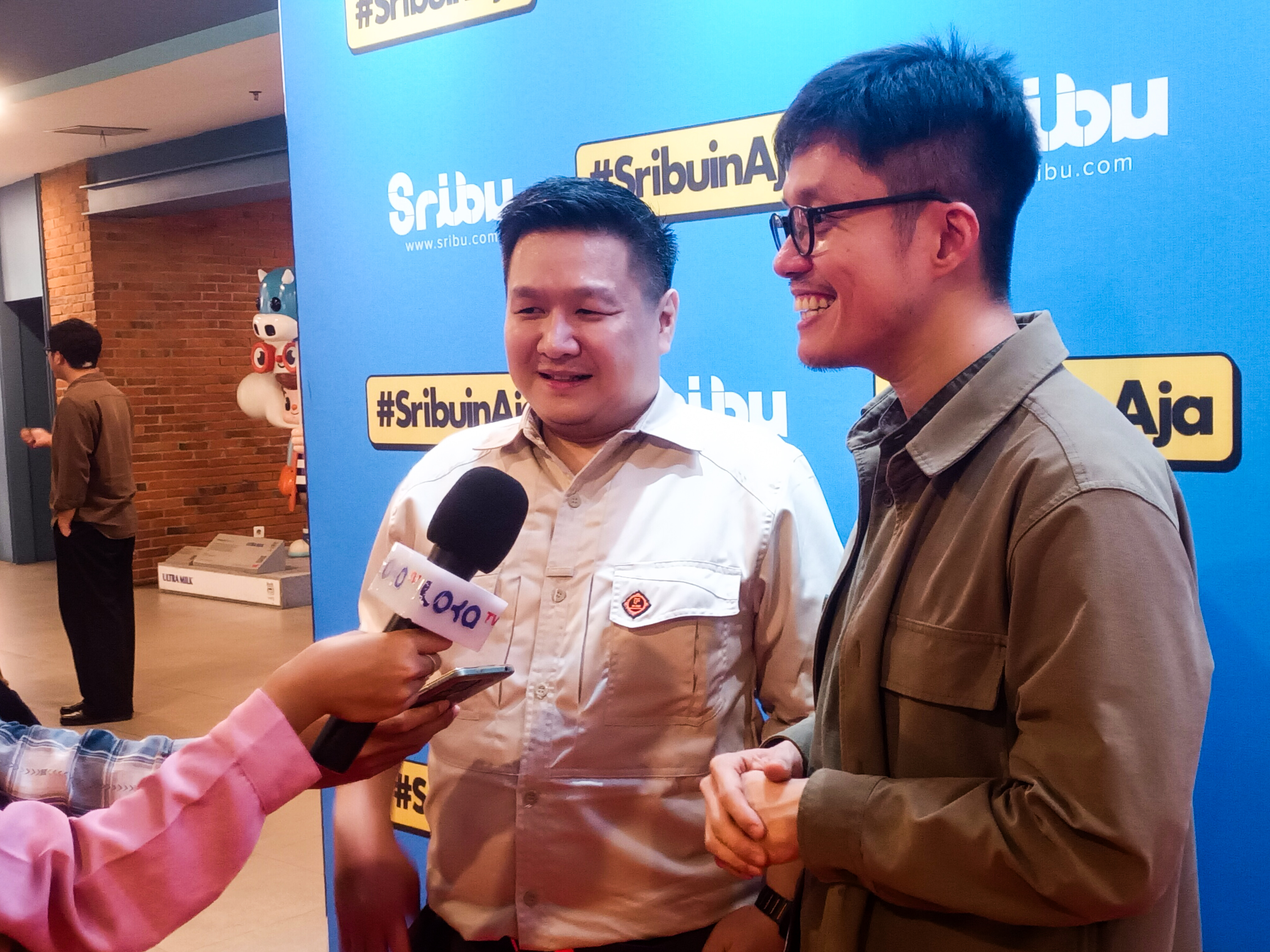 CEO Sribu Ryan Gondokusumo bersama COO Alexandro Wibowo memberikan keterangan kepada awak media menjelang pelaksanaan SRIBUFEST 2025 di CGV Grand Indonesia, Jakarta, Sabtu (13/12/2025). (tangselpos.id/lim)