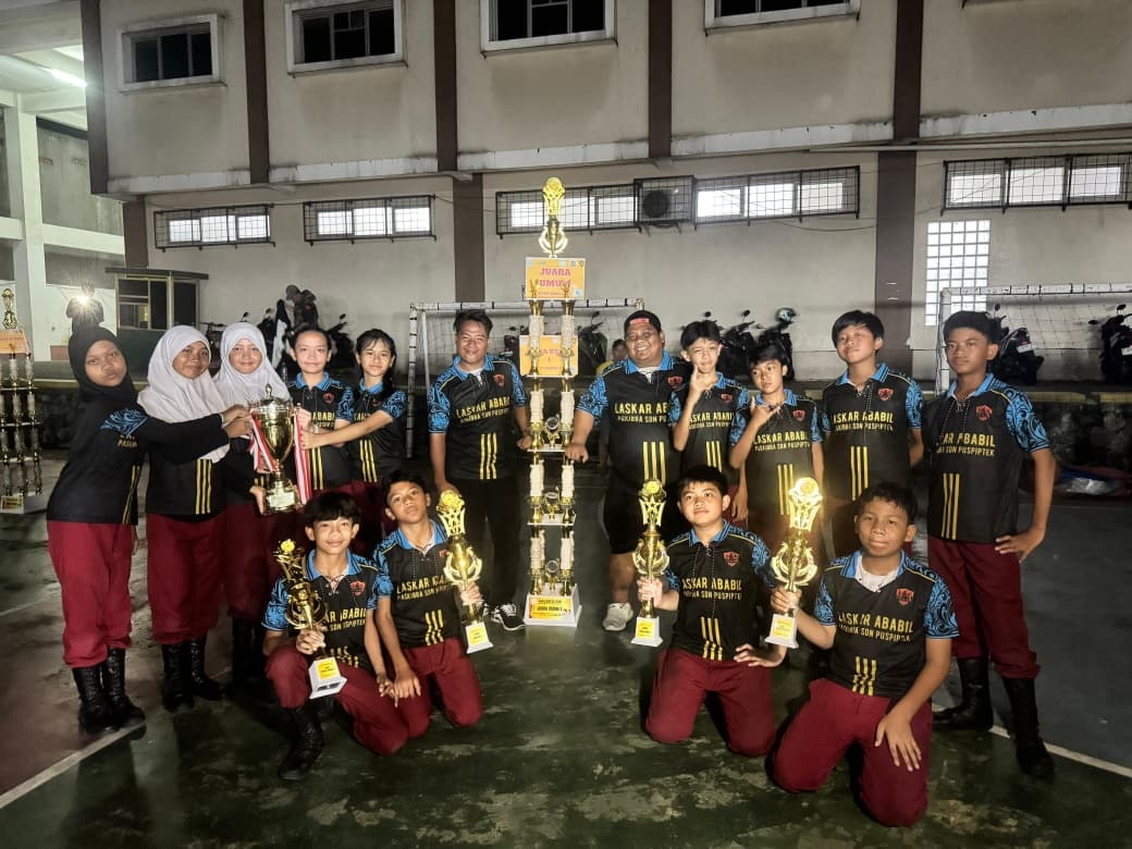 PRESTASI. SDN Puspiptek berhasil menorehkan prestasi membanggakan dengan merebut Piala Bergilir Wali Kota Tangerang Selatan pada ajang Lomba Keterampilan Baris-Berbaris (LKBB) Galaksi XII. Kompetisi tersebut digelar di SMK Letris Indonesia 2, Pamulang, Senin (15/12).