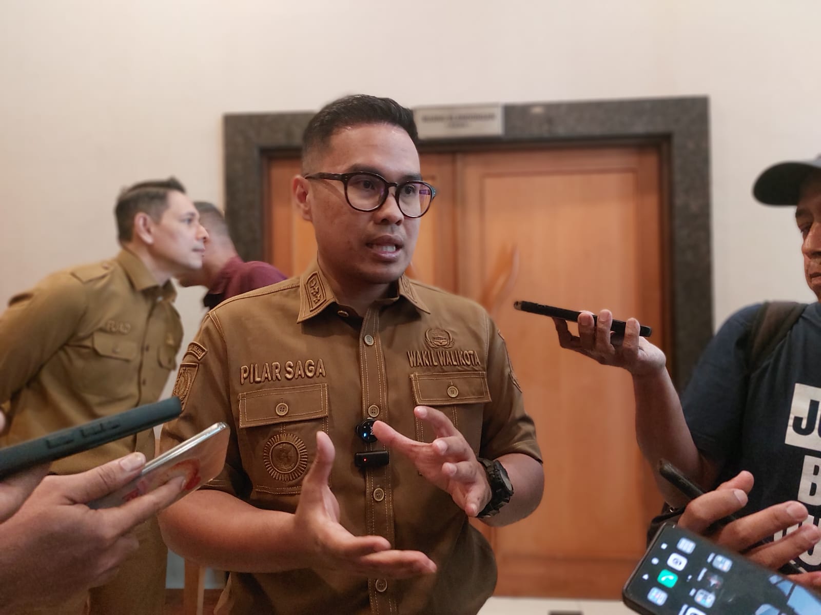 SAMPAH. Wakil Wali Kota Tangsel, Pilar Saga Ichsan sebut sudah mulai melakukan penumpukan sampah.