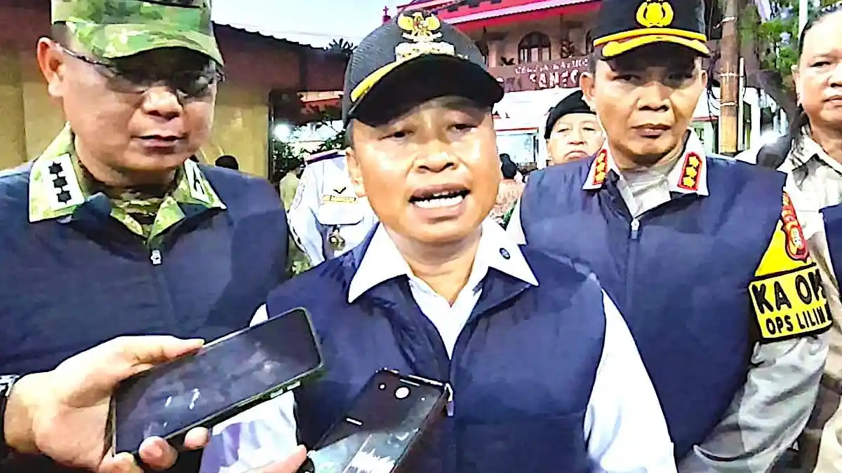 Wali Kota Depok Supian Suri saat konferensi pers terkait pembatalan misa Natal di Pondok Cina, Depok. Foto : Ist