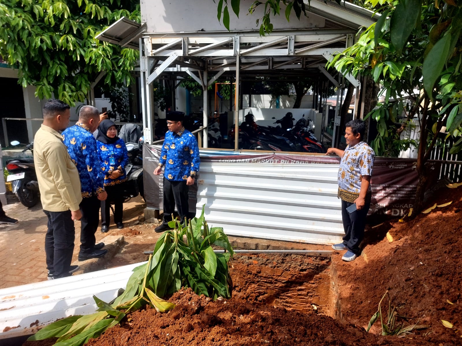 TEBA. Kelurahan Lengkong Karya membangun Teba sebagai solusi menekan sampah organik.