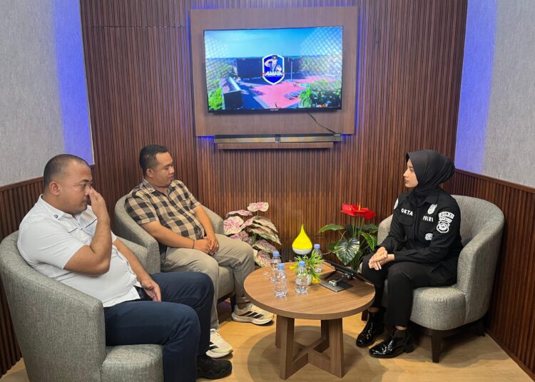 Ayah kandung korban penculikan (tengah) saat menjadi narasumber Podcast . Foto : Ist