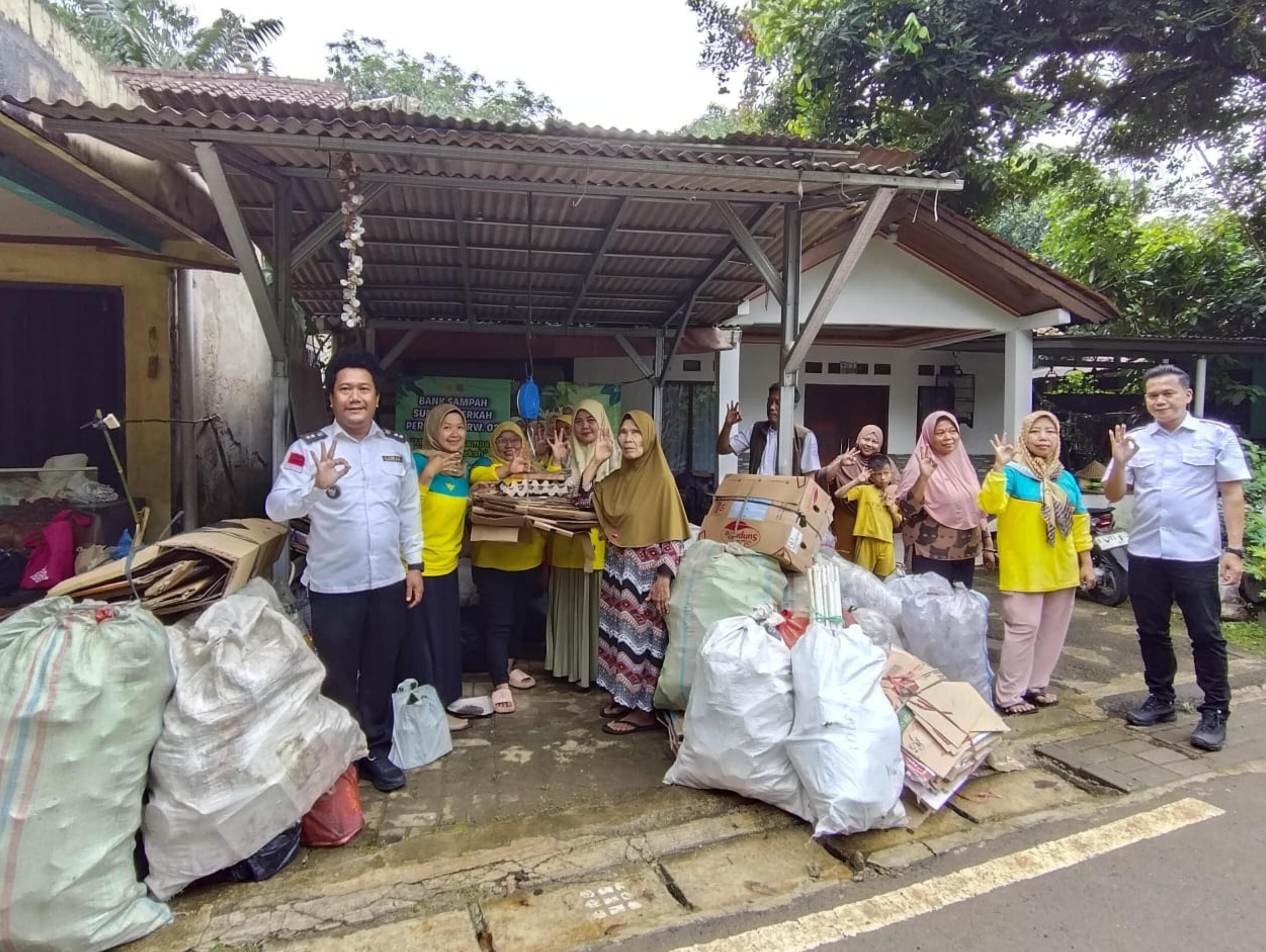 Bank Sampah Sumber Berkah yang berlokasi di Jalan H Rasam, RW 02, Kelurahan Parigi Baru, Kamis (14/1). (tangselpos.id/irm)