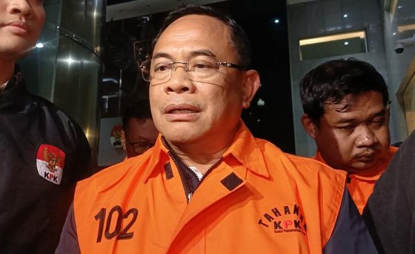 Bupati Pati Sudewo kini memakai rompi orange dari KPK. Foto : Ist