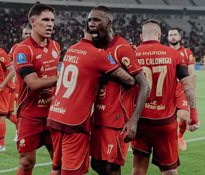 Selebrasi skuad Persija usai memang 2-0 dari Madura United. Foto : Ist