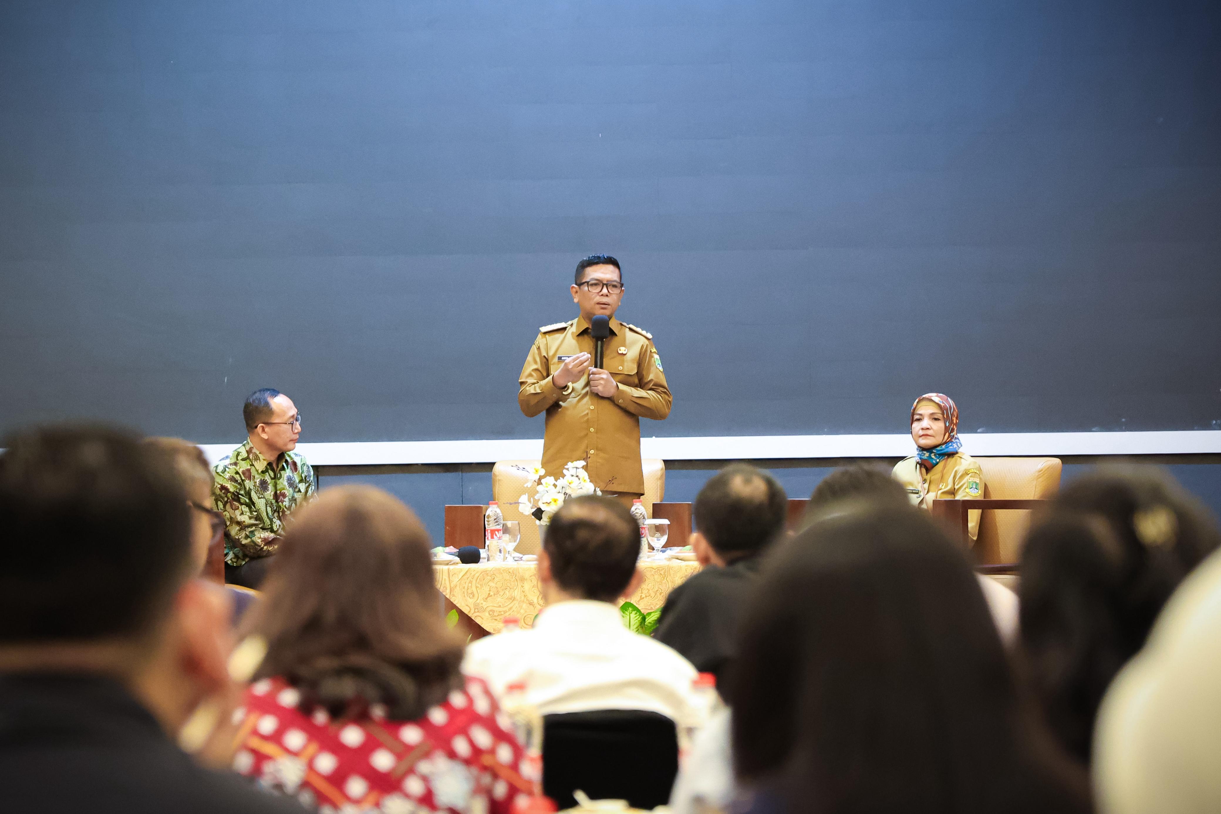 Gubernur Andra Soni berdialog dengan Perhimpunan Rumah Sakit Seluruh Indonesia Banten. Foto : Humas Pemprov. Foto : Ist
