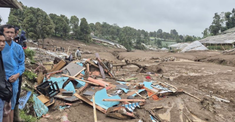 Suasana longsor di di lereng Gunung Burangrang, Kecamatan Cisarua, Kabupaten Bandung Barat, Jawa Barat, Sabtu (24/1/2026). Foto : Ist