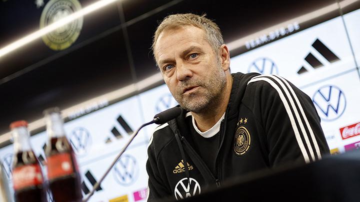 Pelatih Barcelona Hansi Flick. Foto : Ist