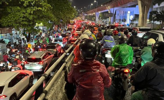 Siasana macet jalanan Jakarta saat hujan pada Jumat (23/1/26). Foto : Ist