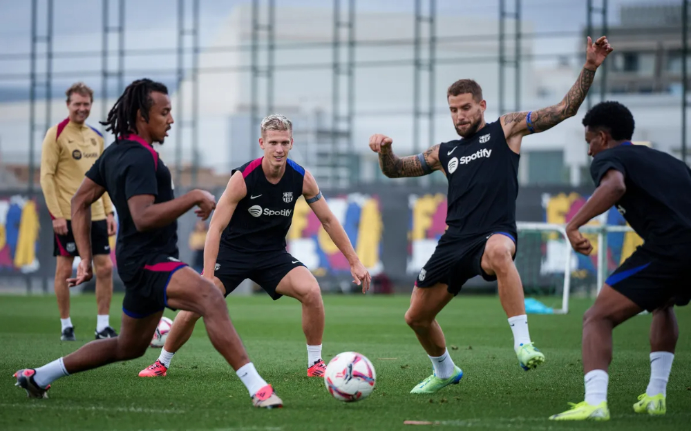 Latihan ringan skuad Barca. Foto : Ist