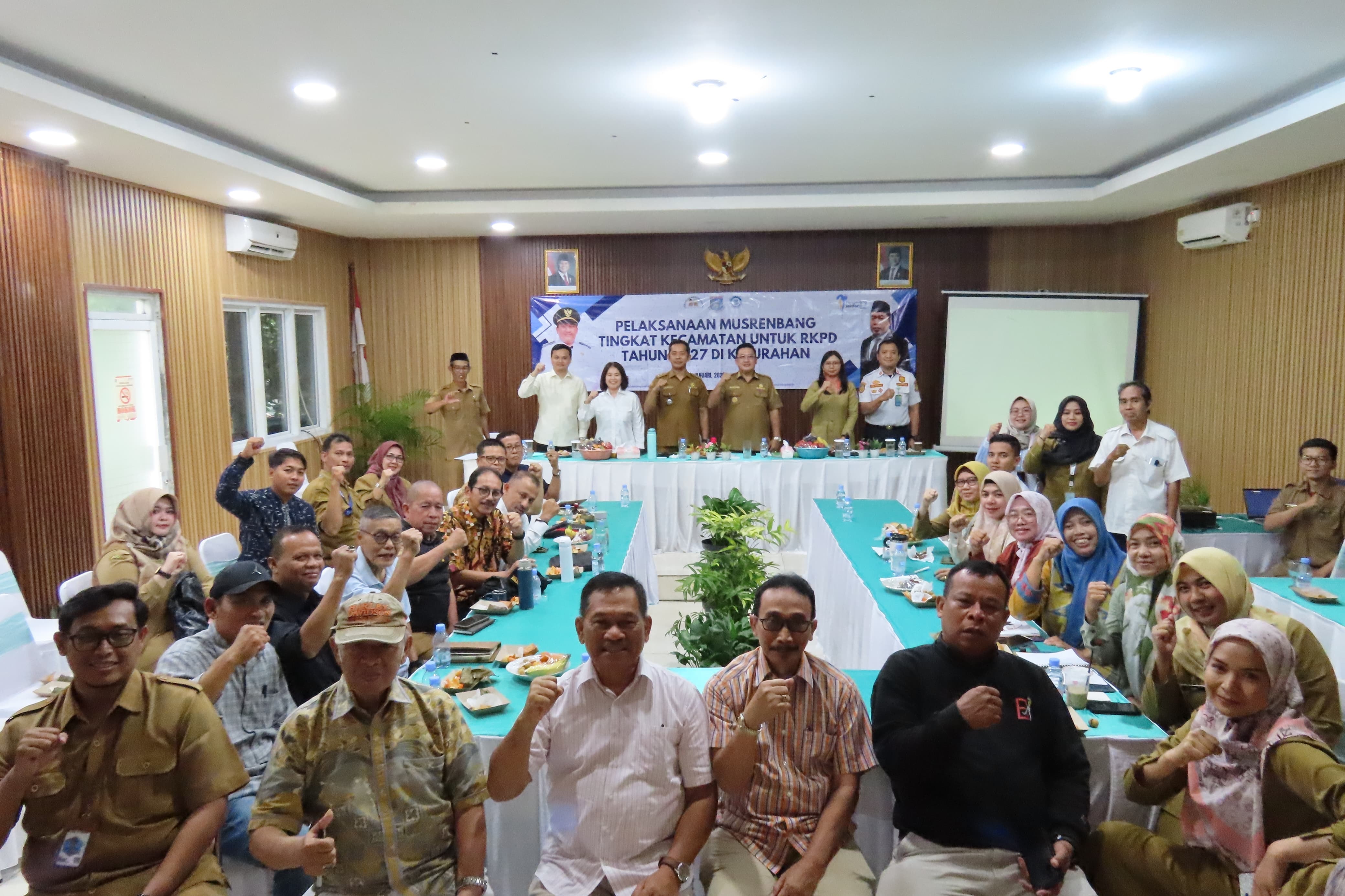 PEMBANGUNAN. Potret berlangsungnya Musrenbang di Kelurahan Pondok Pucung, Senin (26/1).