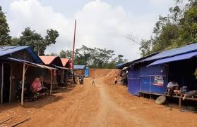 Warga Kecamatan Lebakgedong, Kabupaten Lebak, sejak bencana banjir pada 2020 hingga saat ini masih menempati hunian sementara.(Dok. Satelit News)