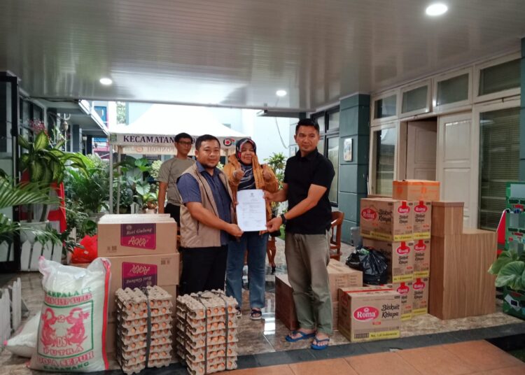 Paket bantuan dari Pemkot untuk korban banjir di 12 wilayah Kota Tangerang. Foto : Ist