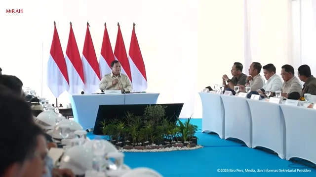 Presiden Prabowo ketika memimpin rapat di Aceh Tamiang pada Kamis 1-1-2026. Foto : Tim Media Presiden