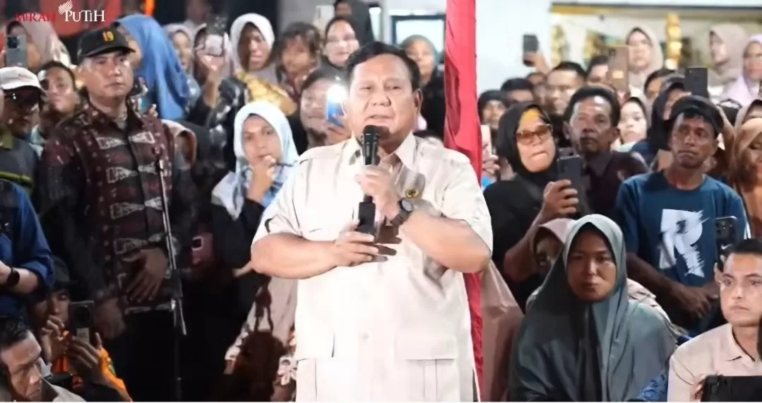 Presiden Prabowo melewatkan Tahun Baru 2026 berada ditengah-tengah pengungsi di Tapanuli Selstan. Foto : Ist
