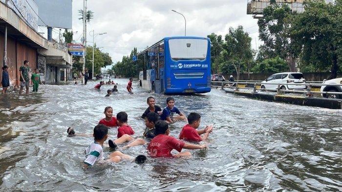 Banjir di jalanan di Jakarta. Foto: Ist
