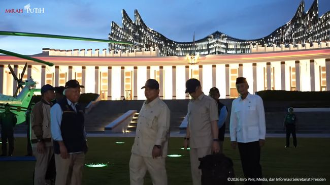 Presiden Prabowo t8ba di IKN disambut Kepala Otorita IKN Basuki Hadimuljono. Foto : Ist