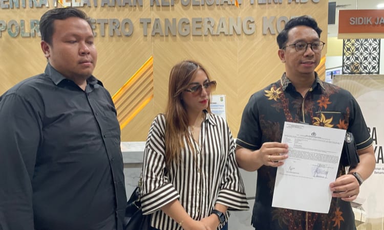 Selegram Sisca Yessica Nurdin Siregar saat berada di Polres Metro Tangerang Kota. Foto : Ist