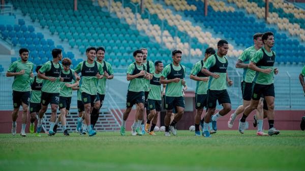 Sesi latihan skuad Persebaya. Foto : Ist