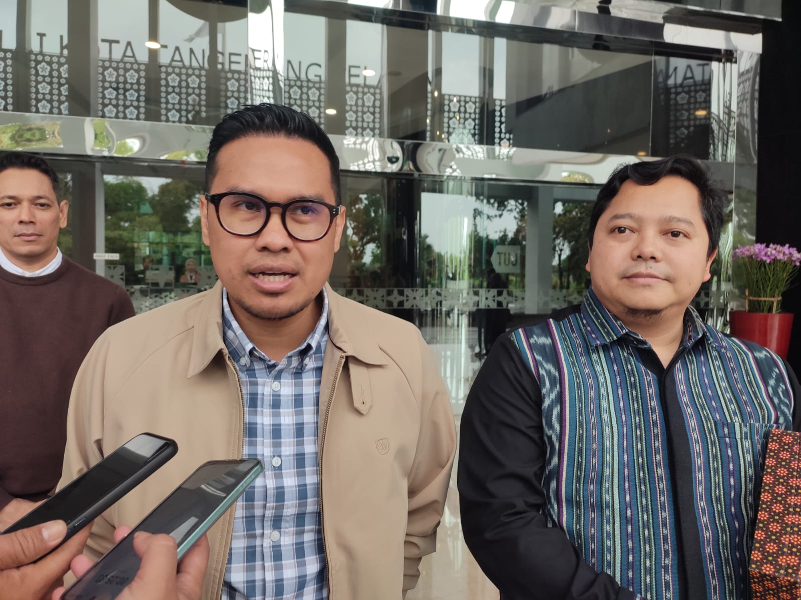 Wakil Wali Kota Tangsel, Pilar Saga Ichsan bersama Wakil Dubes RI untuk Korea Selatan, Ali Andika Wardhana di Puspemkot Tangsel, Jumat (23/1)