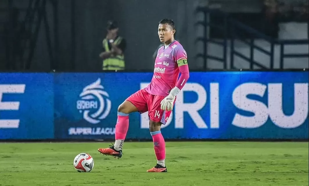 Kiper Persib Bandung Teja Paku Alam. Foto : Ist
