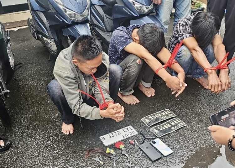 Tiga pelaku curanmor yang berhasil dibekuk Polisi. Foto ; Ist
