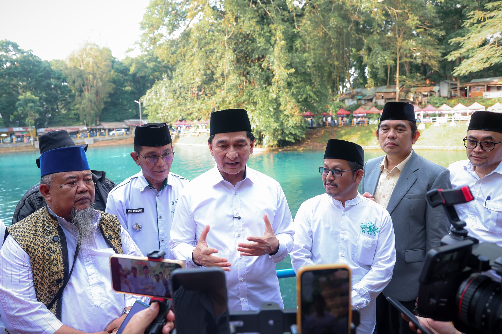 Wakil Gubernur Dimyati Natakusumah saat membuka pelatihan kewirausahaan bagi pelaku UMKM yang digelar MWC NU. Foto : Humas Pemprov