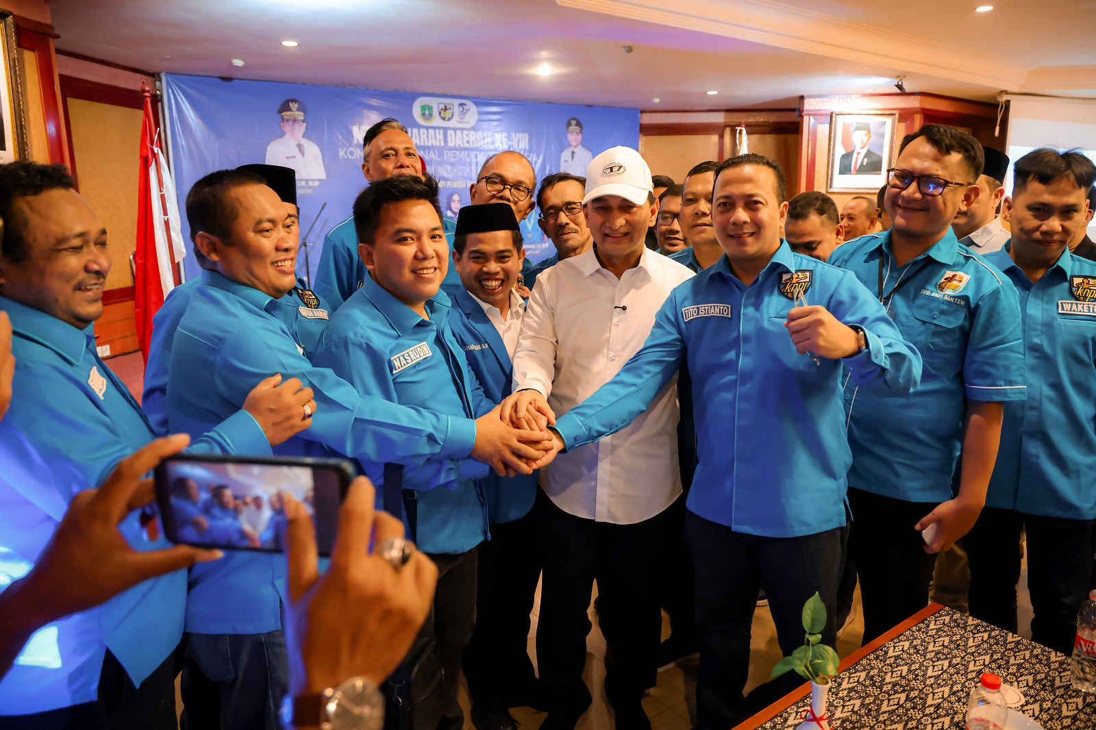 Wagub Dimyati Natakusuman (topi putih) saat menghadiri acaea Musda ke-VIII Komite Nasional Pemuda Indonesia (KNPI) Provinsi Banten. Foto : Ist