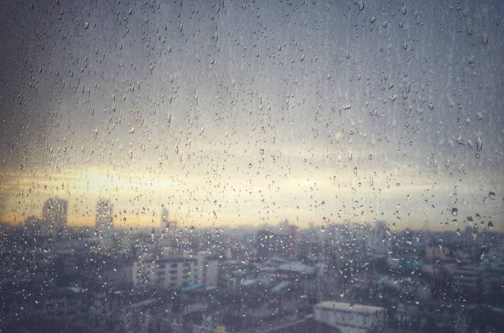 ILUSTRASI HUJAN. Hujan tampak melanda Kota Tangerang, Provinsi Banten.