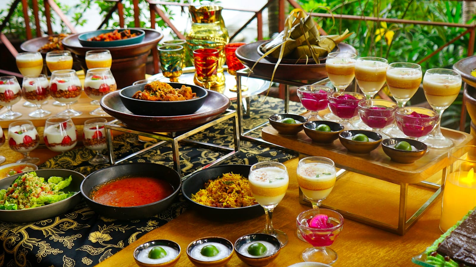 Ragam menu berbuka puasa Ramadan Harmony 2026 di ARYADUTA Lippo Village siap memanjakan selera para tamu. (Ist)