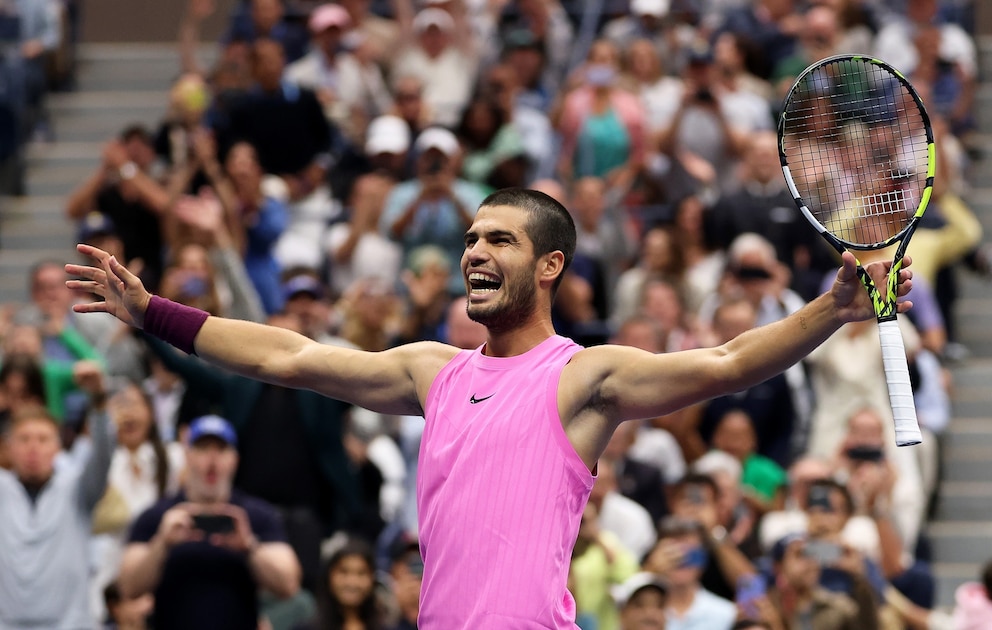 Petenis assl Spanyol Carlos Alcaraz rebut Juara Putra Australian Open 2026. Foto : Ist