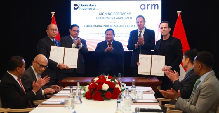 Presiden Prabowo Subianto menyaksikan penandatanganan kerja sama Danantara dengan Arm. Foto : Ist