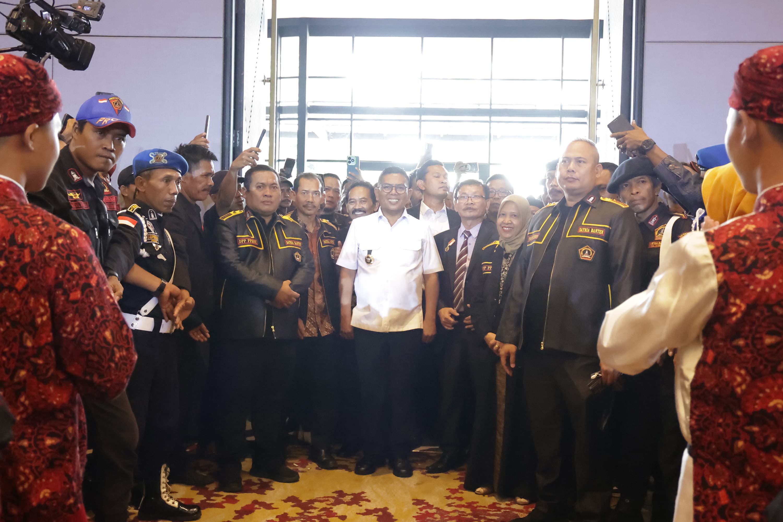 Gubernur Andra Soni dan peserta Munas) I Patriot Pemersatu Banten Nasional Indonesia (PPBNI) Satria Banten. Foto : Ist