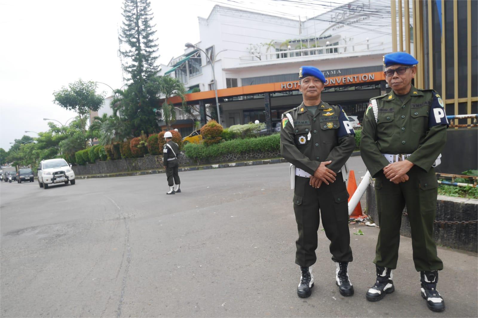 Komandan Sub Denpom III/4-3 Pandeglang, Kapten (Cpm) Nana Heriyana, melaksanakan Ops Gaktib di Pertigaan Cigadung, Rabu (4/2/206).(Ari Supriadi/tangselpos.id)