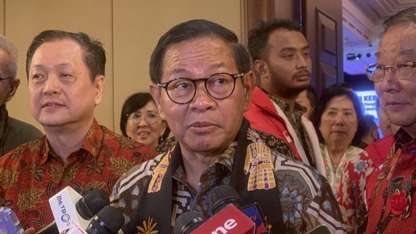 Gubwrnur Pramono Anung saat konferensi pers. Foto : Ist