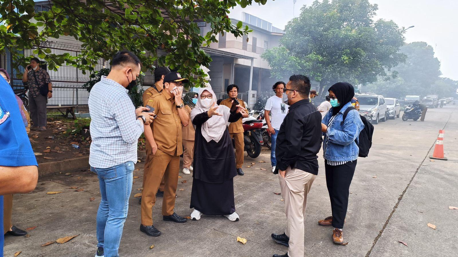 SIDAK. DPRD Kota Tangsel lakukan sidak ke lokasi pergudangan komisi di Taman Tekno guna memastikan keamanan lingkungan.