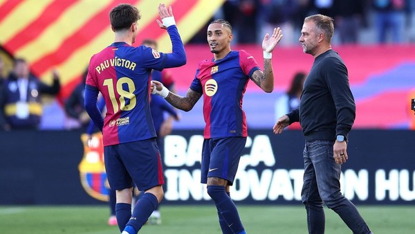 Pelatih Barca Hansi Flick dan skuad Barca. Foto : Ist